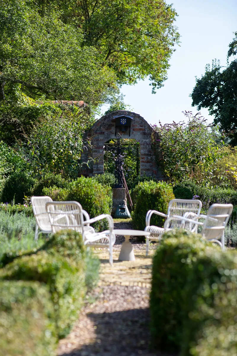 The garden and grounds of De Buwepleats